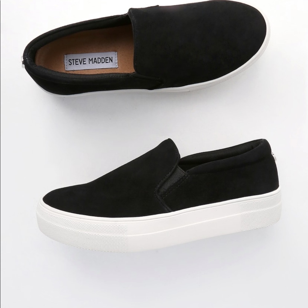 Suede Leather Flatform Sneakers
Steve Madden🖤